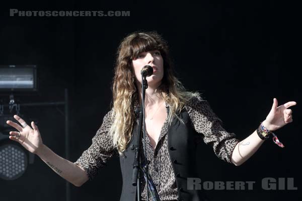 LOU DOILLON - 2016-07-03 - HEROUVILLE SAINT CLAIR - Chateau de Beauregard - Scene Beauregard - 